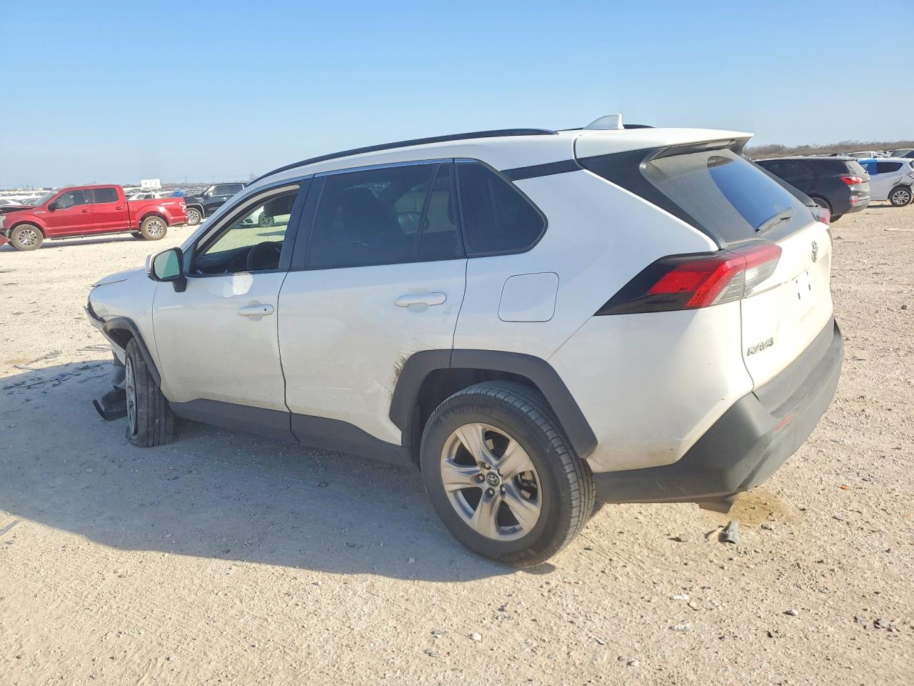 2019 TOYOTA RAV4 XLE — снимка 2