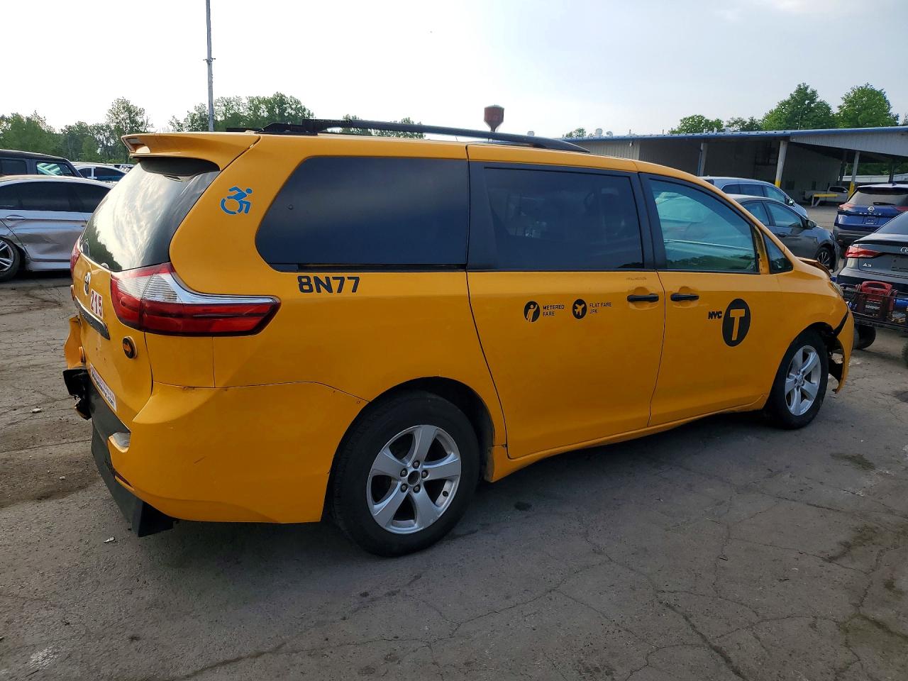 2017 TOYOTA SIENNA LE — снимка 3