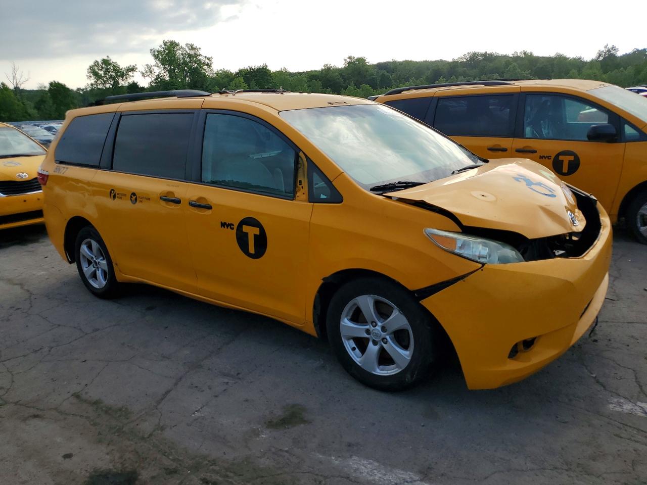 2017 TOYOTA SIENNA LE — снимка 4
