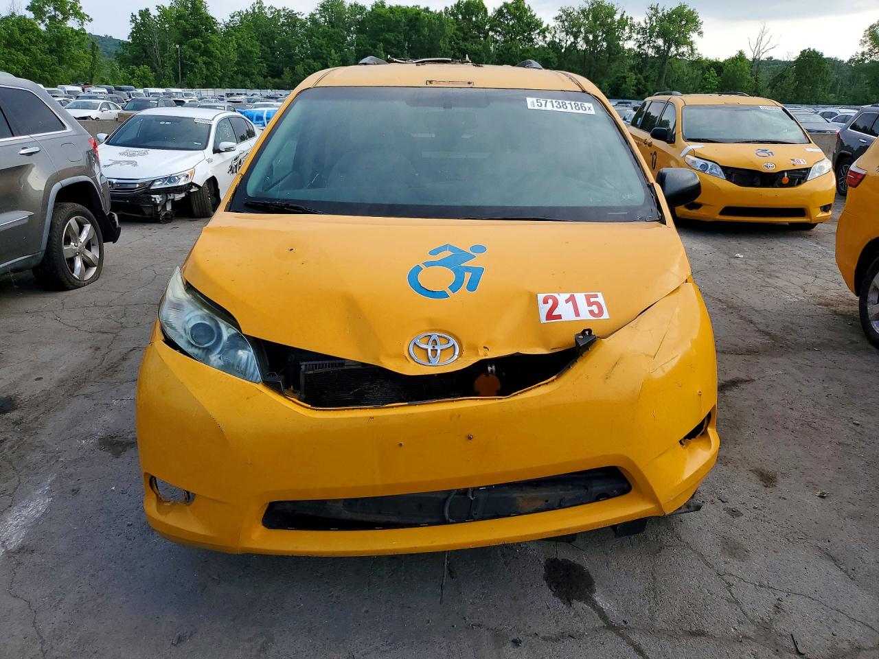 2017 TOYOTA SIENNA LE — снимка 5