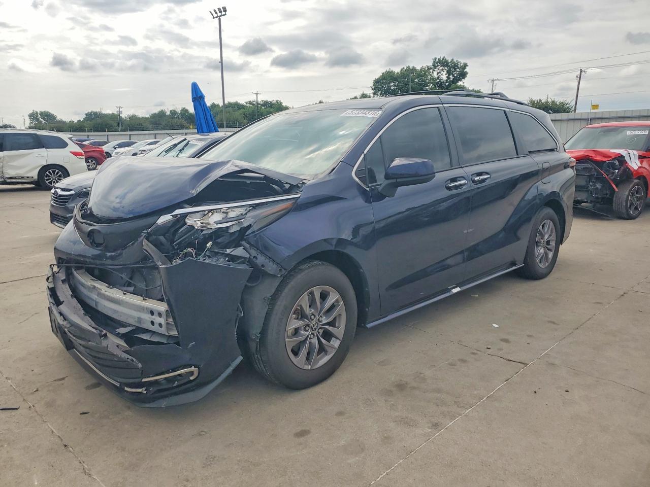 2023 TOYOTA SIENNA XLE