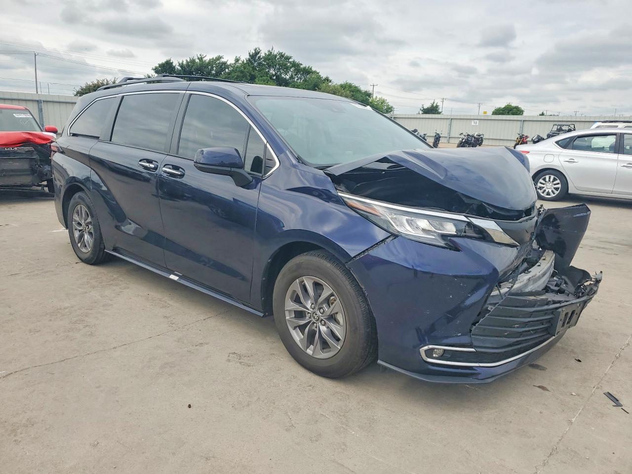 2023 TOYOTA SIENNA XLE — снимка 4