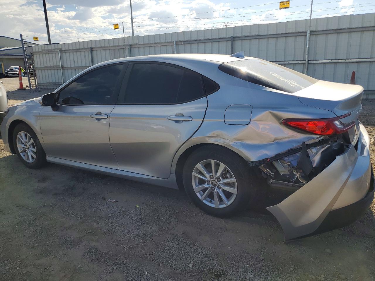 2026 TOYOTA CAMRY LE — снимка 2
