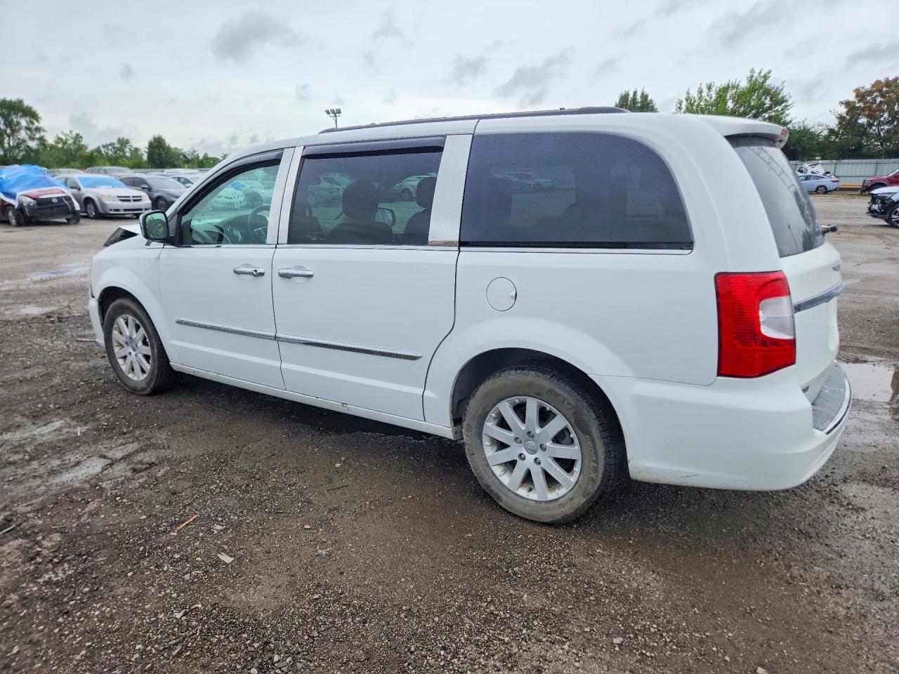 2015 CHRYSLER TOWN & COUNTRY TOURING — снимка 2