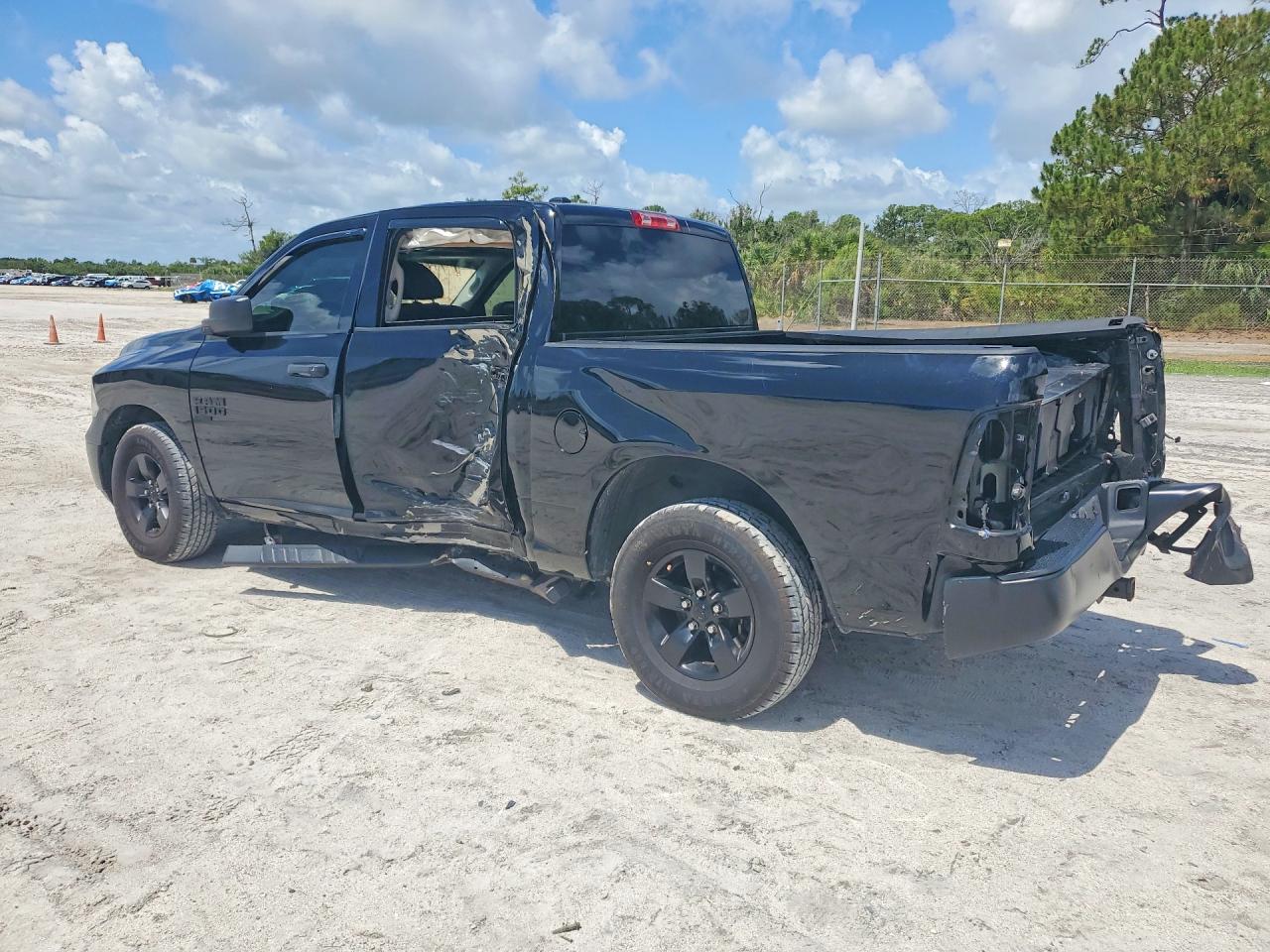 2023 RAM 1500 CLASSIC TRADESMAN — снимка 2