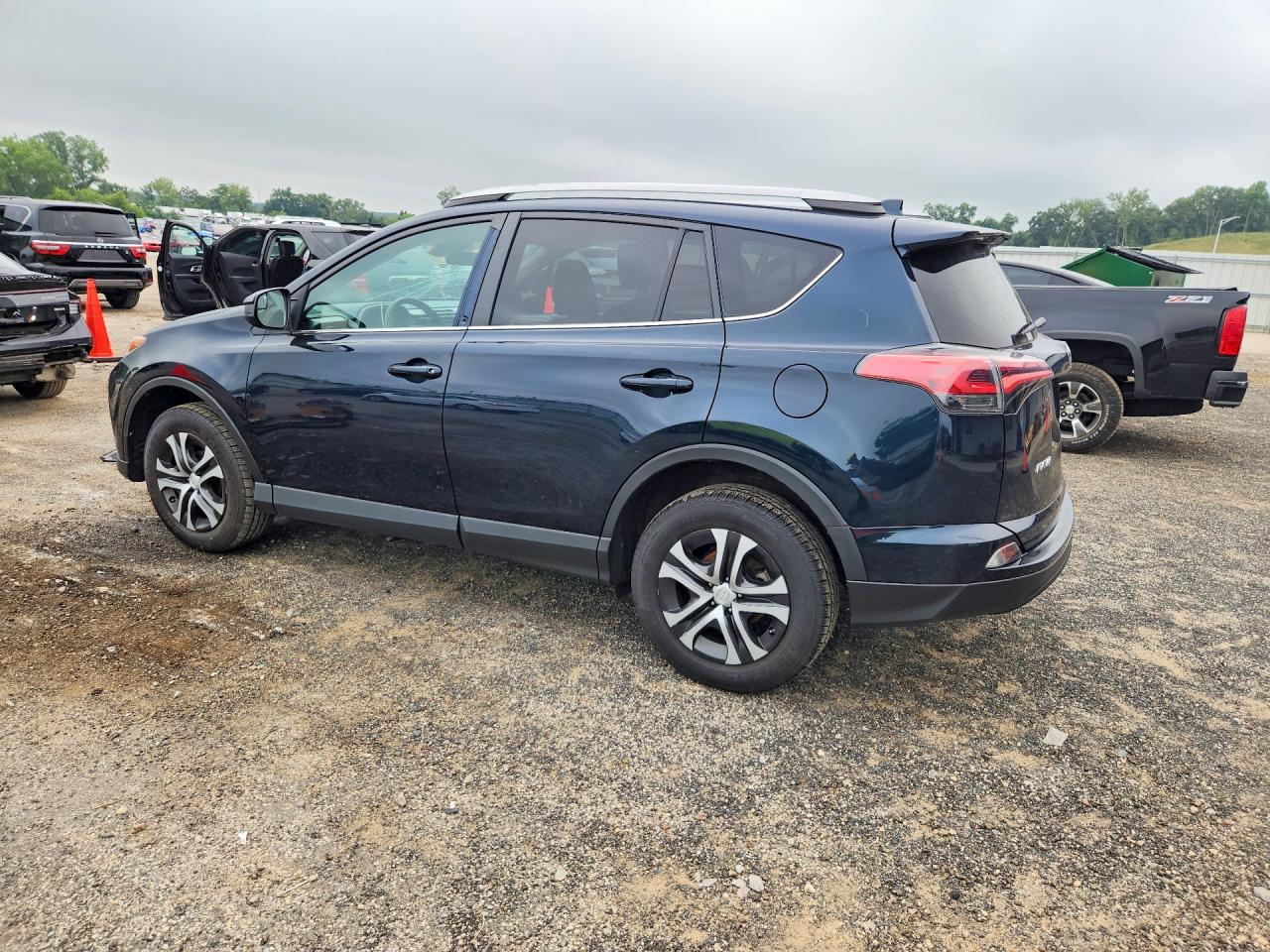 2018 TOYOTA RAV4 LE — снимка 2