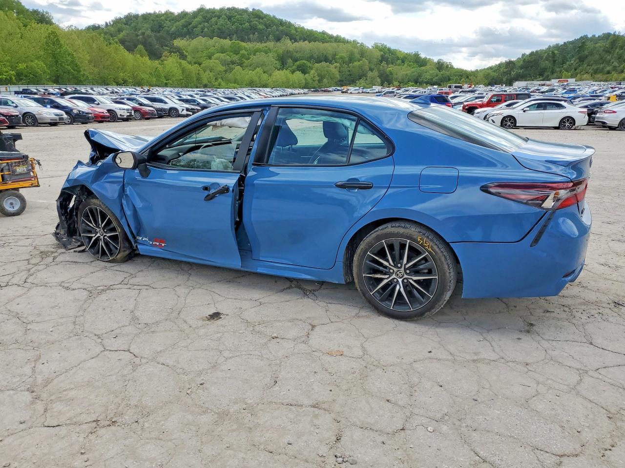 2024 TOYOTA CAMRY SE — снимка 2