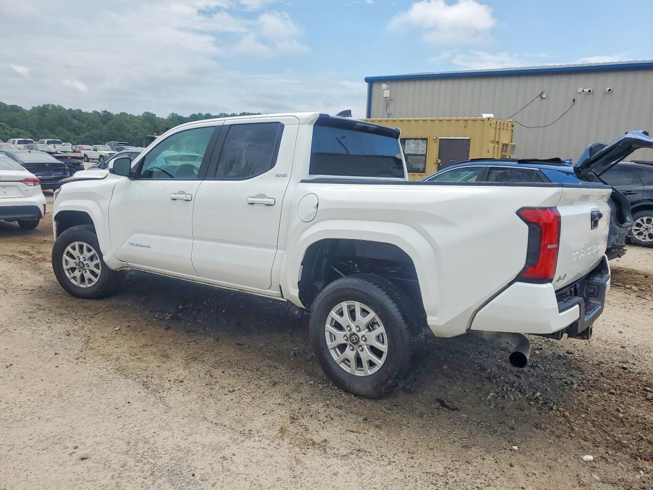 2026 TOYOTA TACOMA SR5 — снимка 2