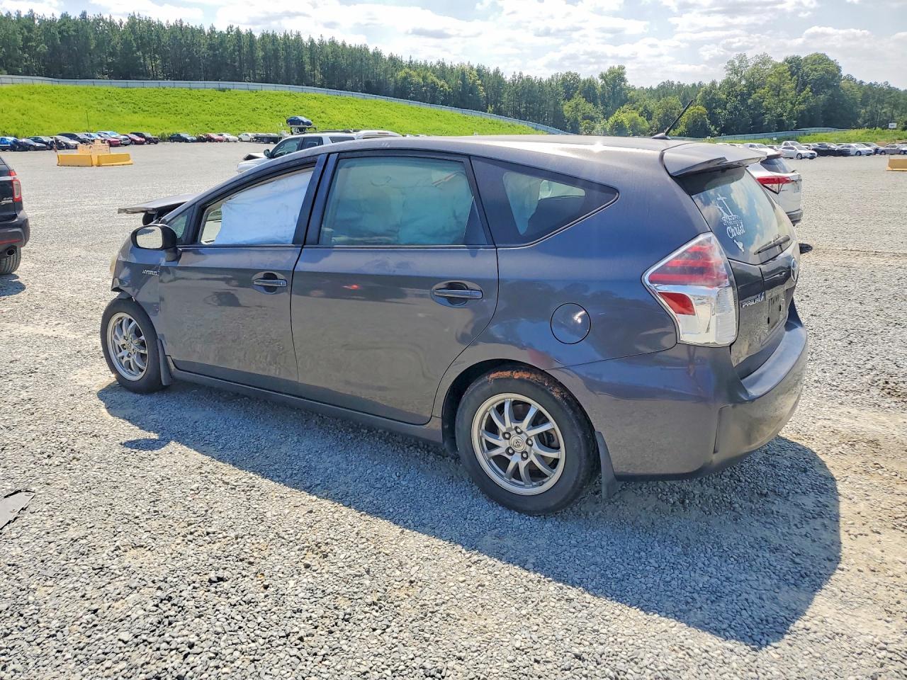 2015 TOYOTA PRIUS V TWO — снимка 2