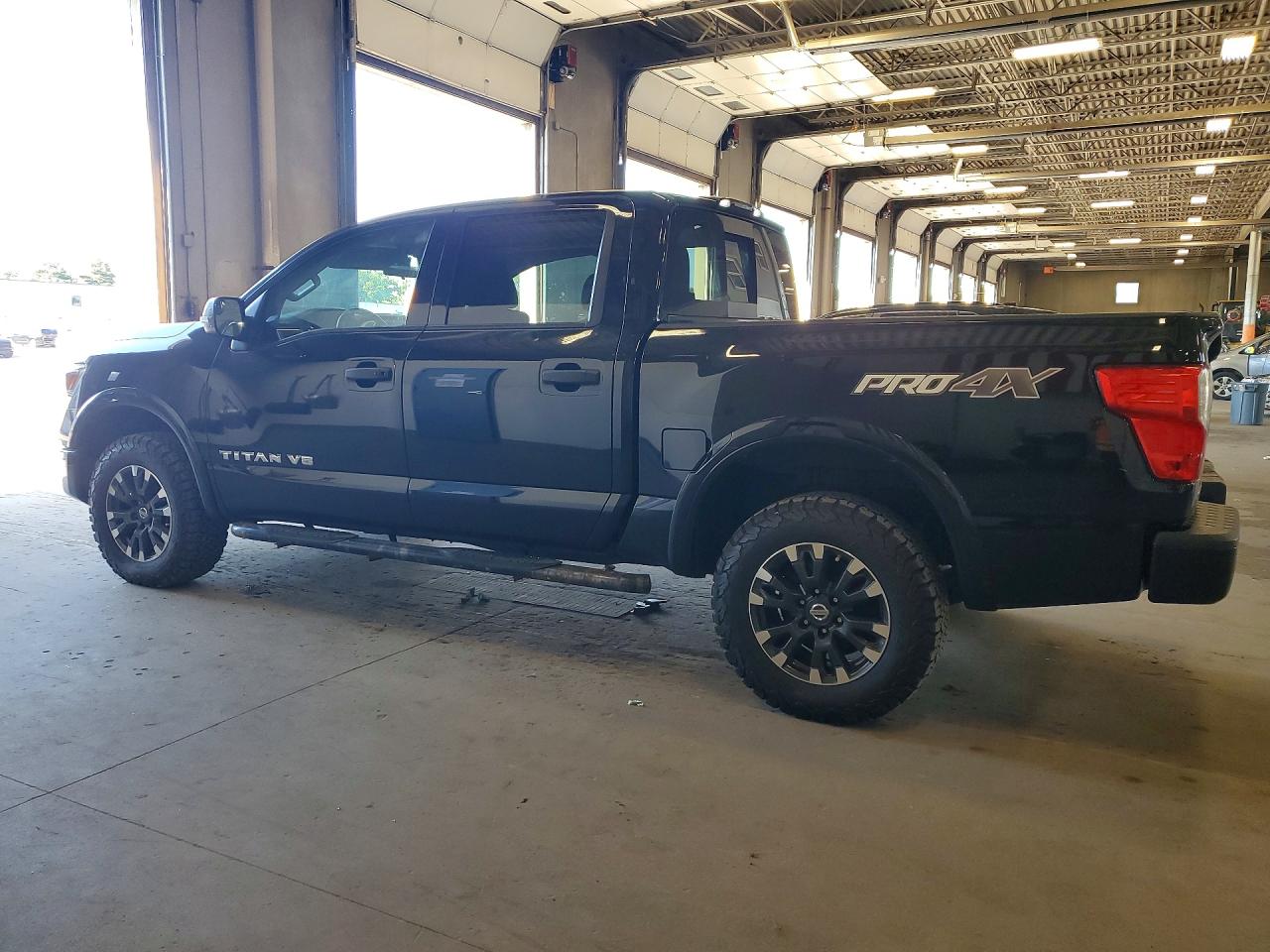 2019 NISSAN TITAN PRO-4X — снимка 2