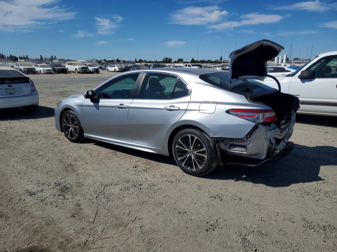 2018 TOYOTA CAMRY SE — снимка 2