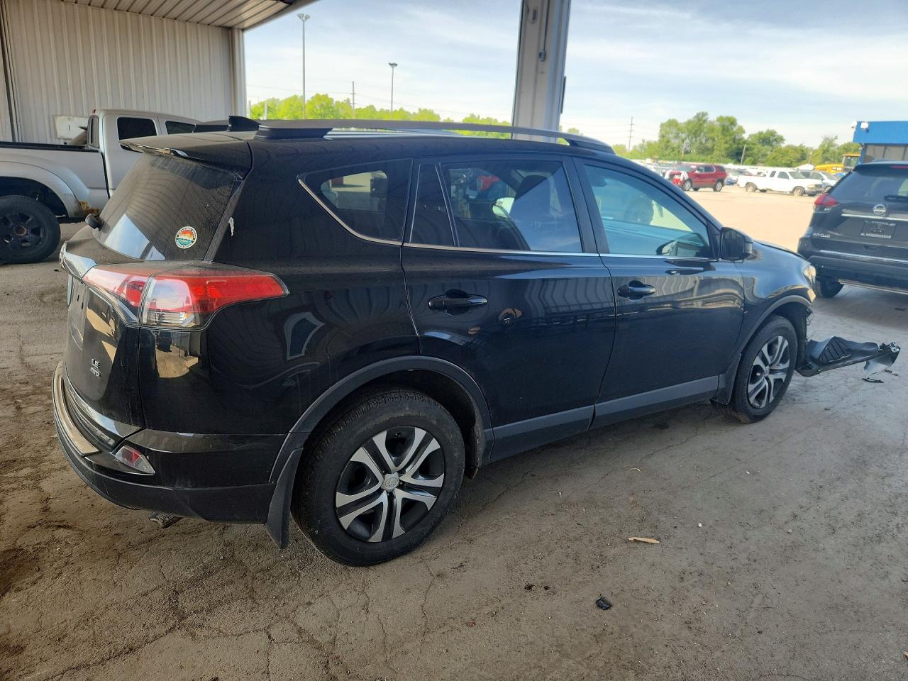 2018 TOYOTA RAV4 LE — снимка 3