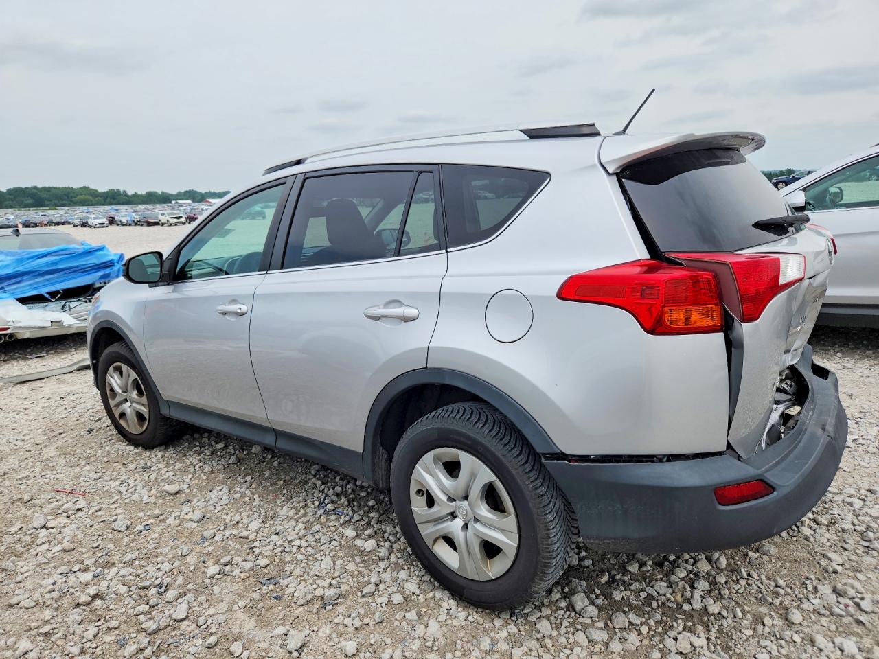 2015 TOYOTA RAV4 LE — снимка 2