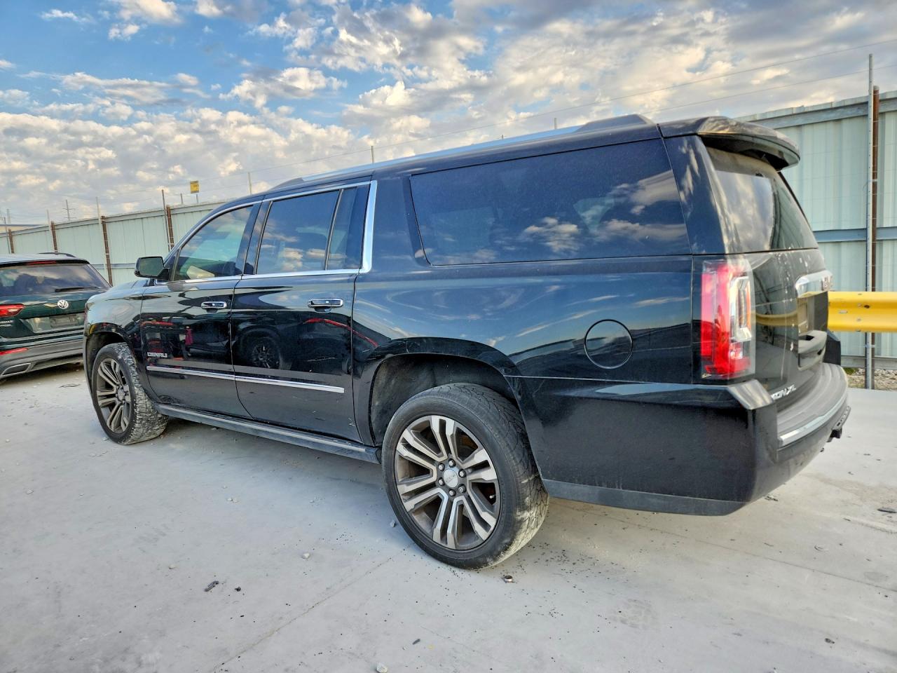 2017 GMC YUKON XL DENALI — снимка 2