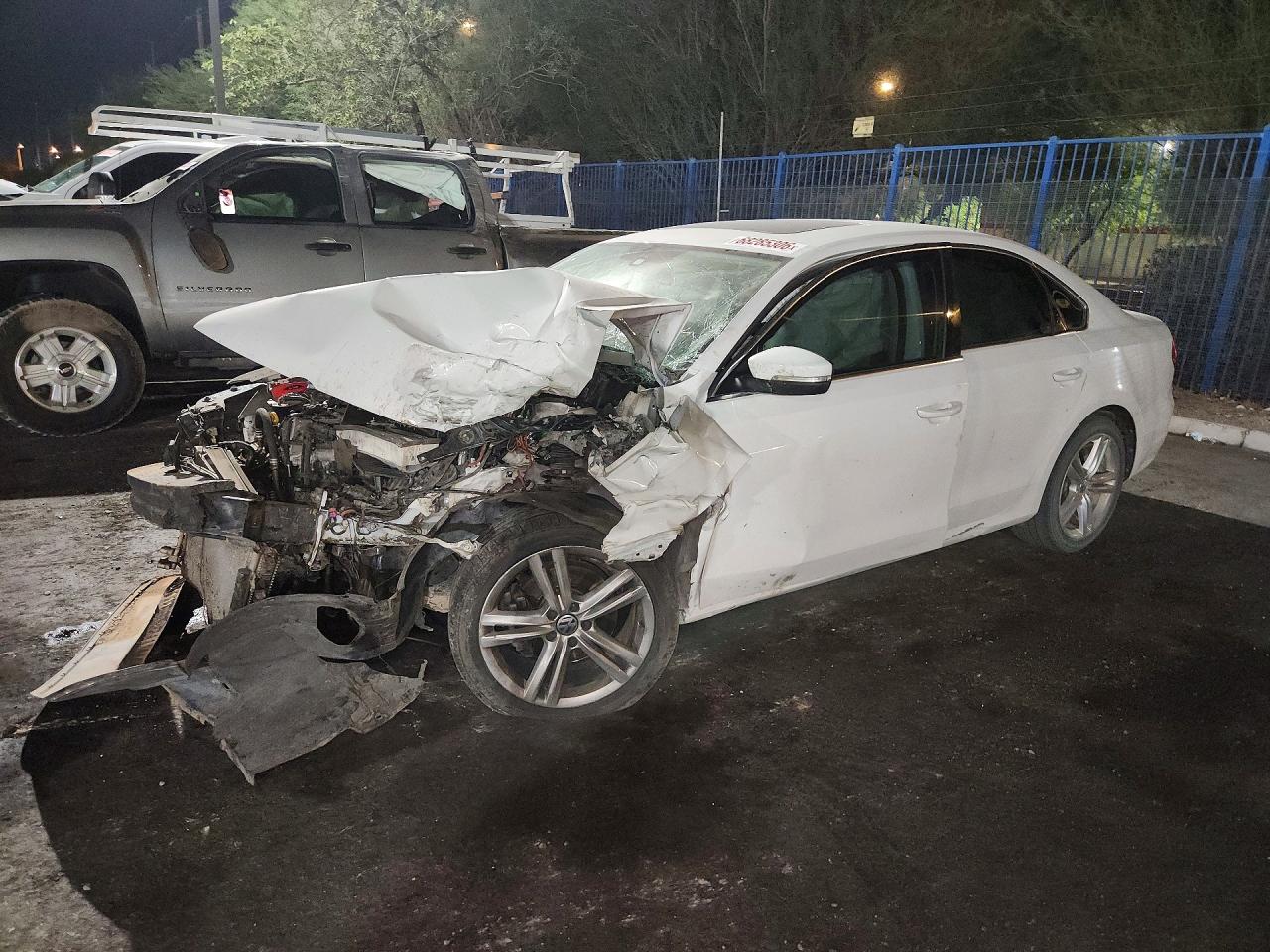 2015 VOLKSWAGEN PASSAT SE