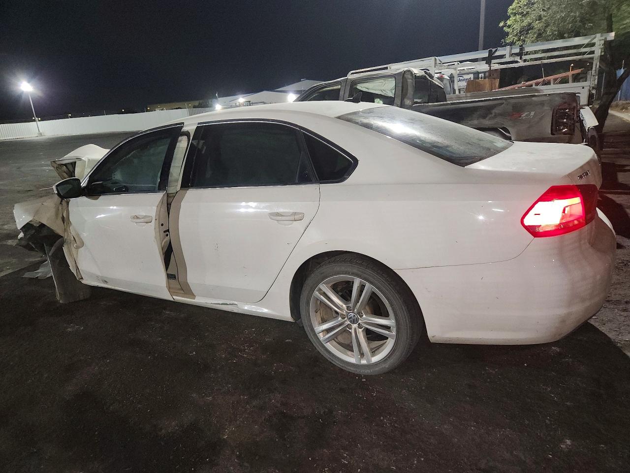 2015 VOLKSWAGEN PASSAT SE — снимка 2