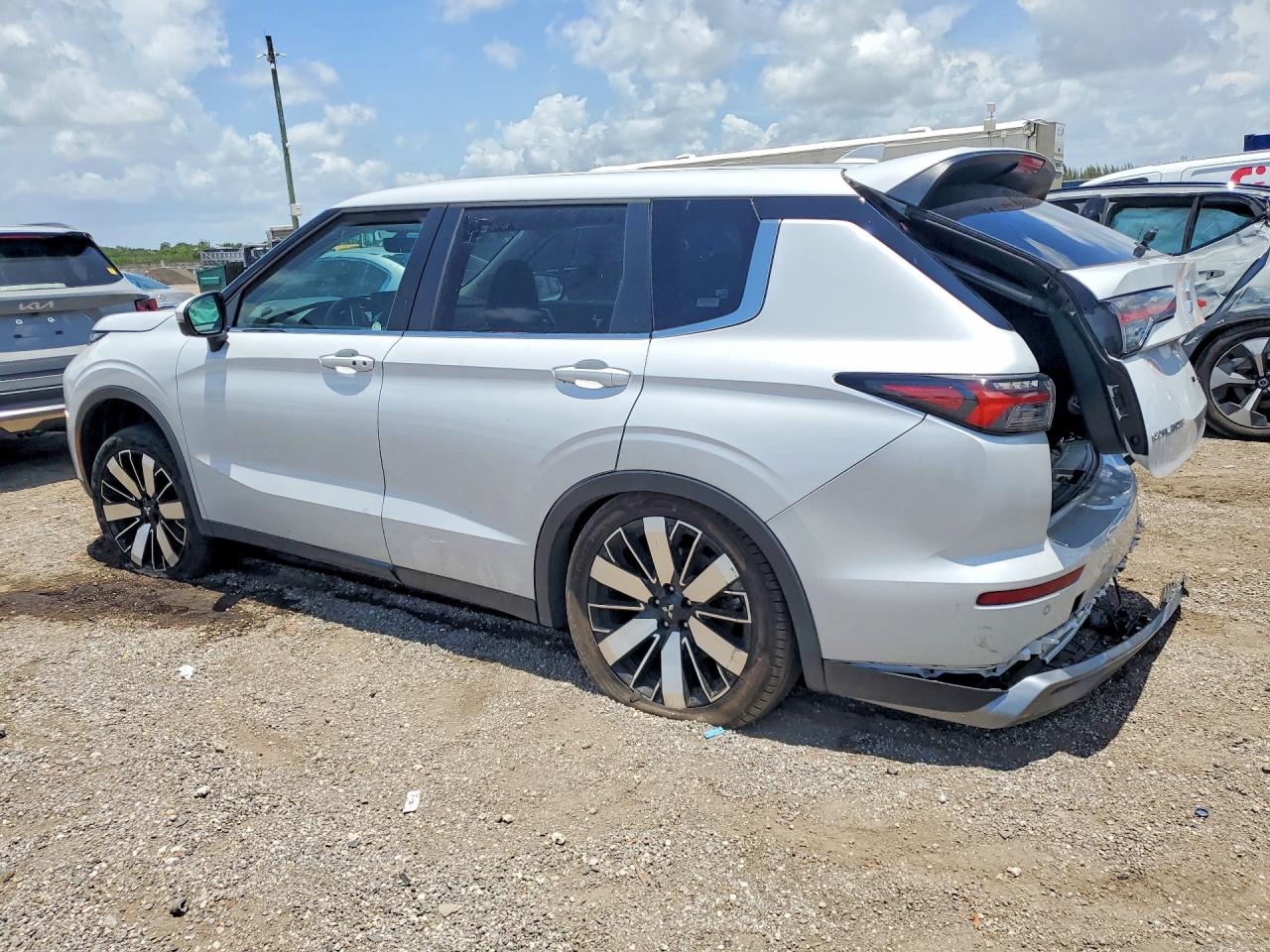 2025 MITSUBISHI OUTLANDER SE — снимка 2