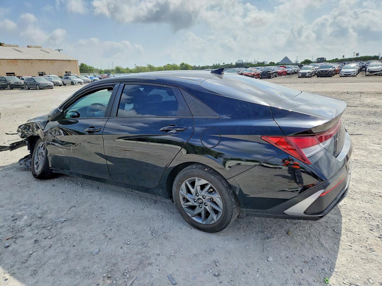 2024 HYUNDAI ELANTRA SEL — снимка 2