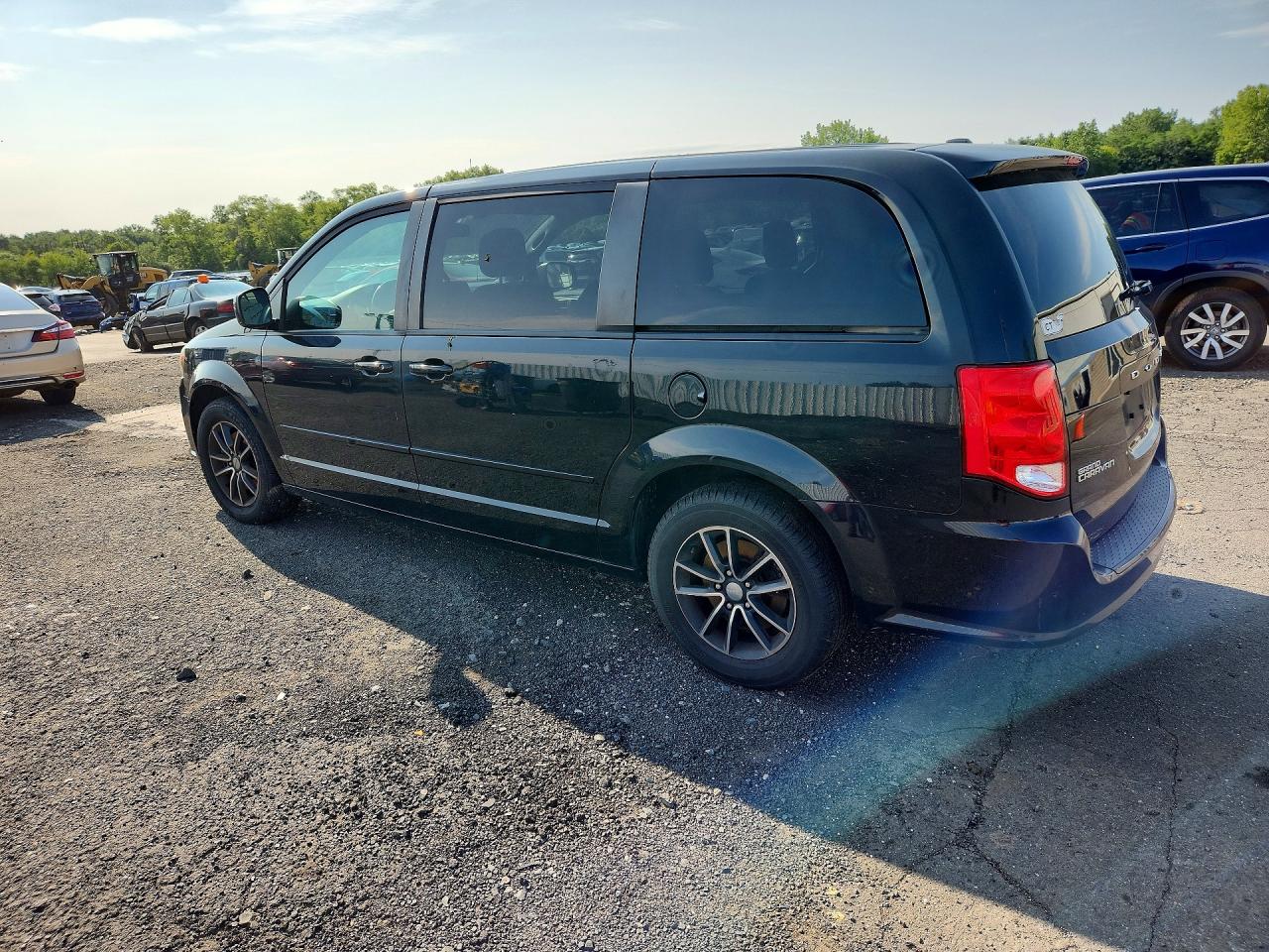 2015 DODGE GRAND CARAVAN SE — снимка 2