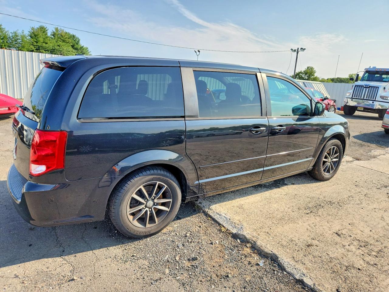 2015 DODGE GRAND CARAVAN SE — снимка 3