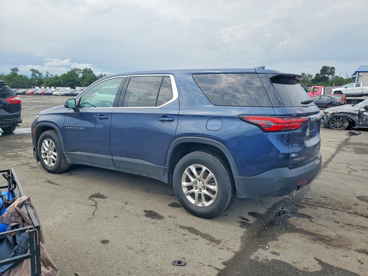 2022 CHEVROLET TRAVERSE LS — снимка 2
