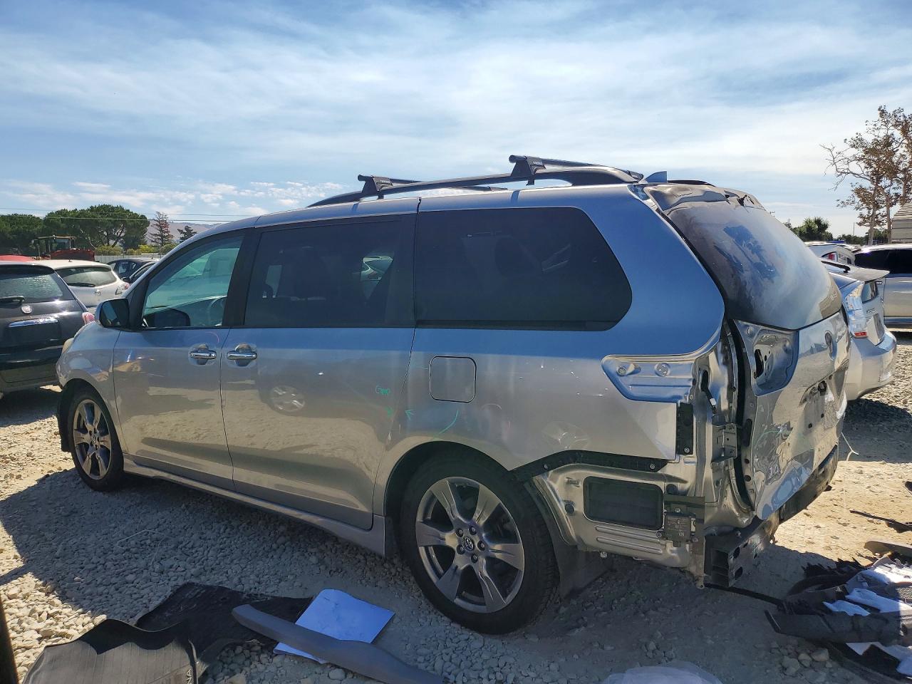 2018 TOYOTA SIENNA SE 8-PASSENGER — снимка 2
