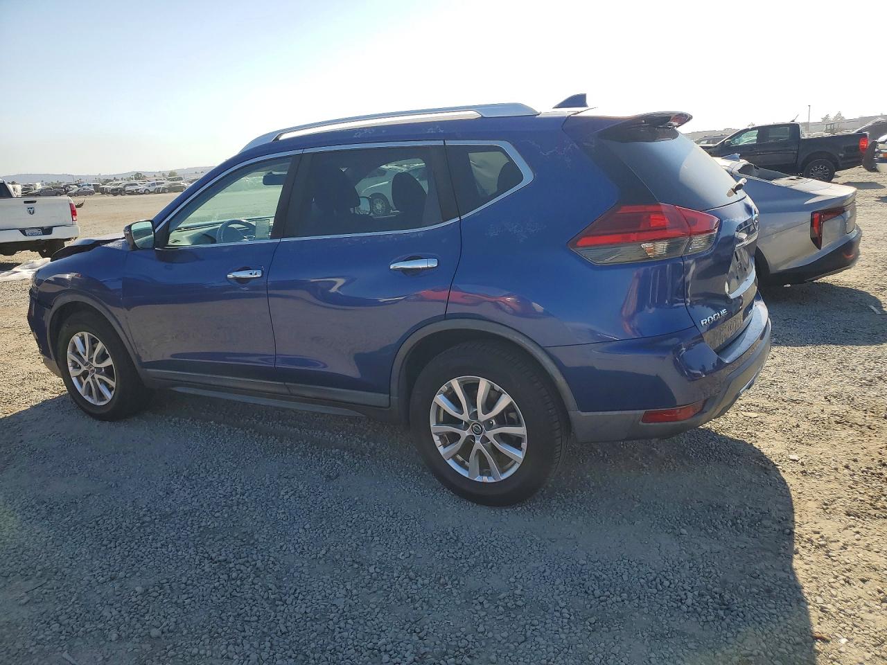 2017 NISSAN ROGUE SV — снимка 2