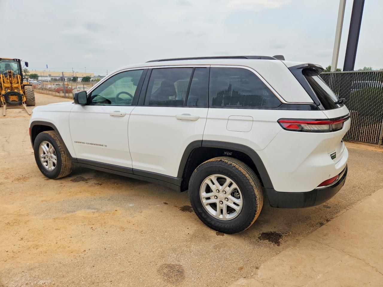 2024 JEEP GRAND CHEROKEE LAREDO — снимка 2