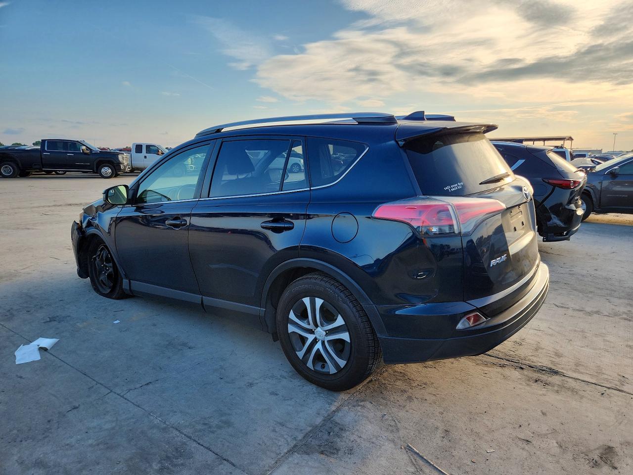 2018 TOYOTA RAV4 LE — снимка 2