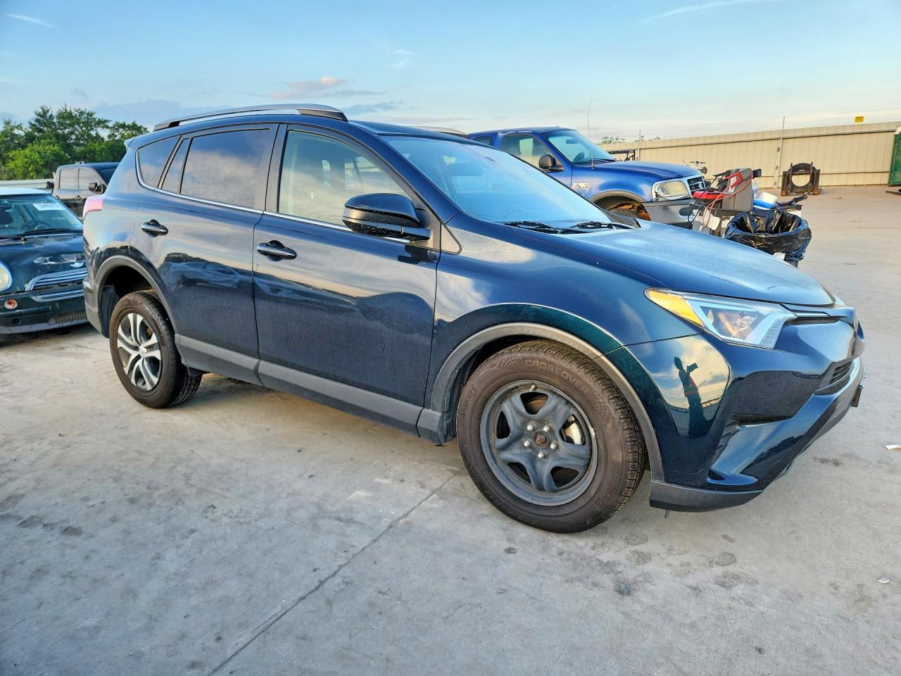 2018 TOYOTA RAV4 LE — снимка 4