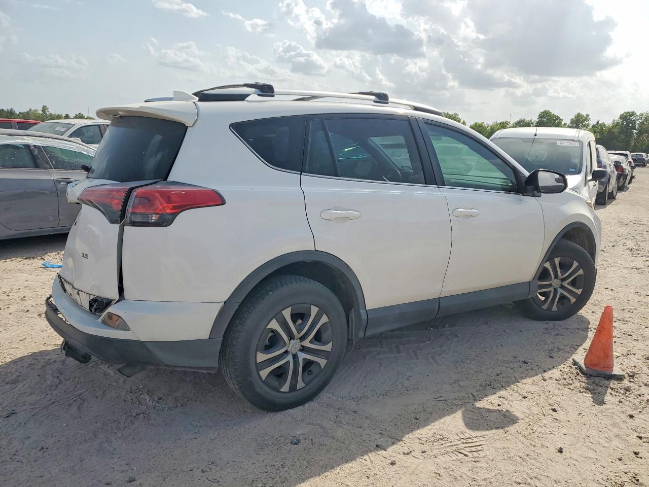 2016 TOYOTA RAV4 LE — снимка 3
