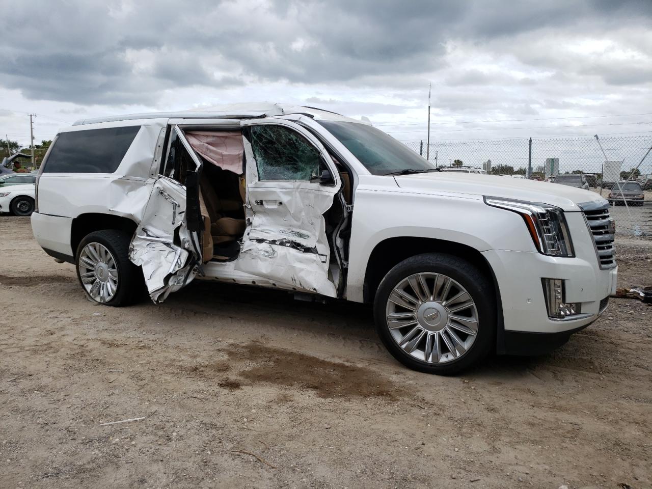 2019 CADILLAC ESCALADE ESV PLATINUM — снимка 4