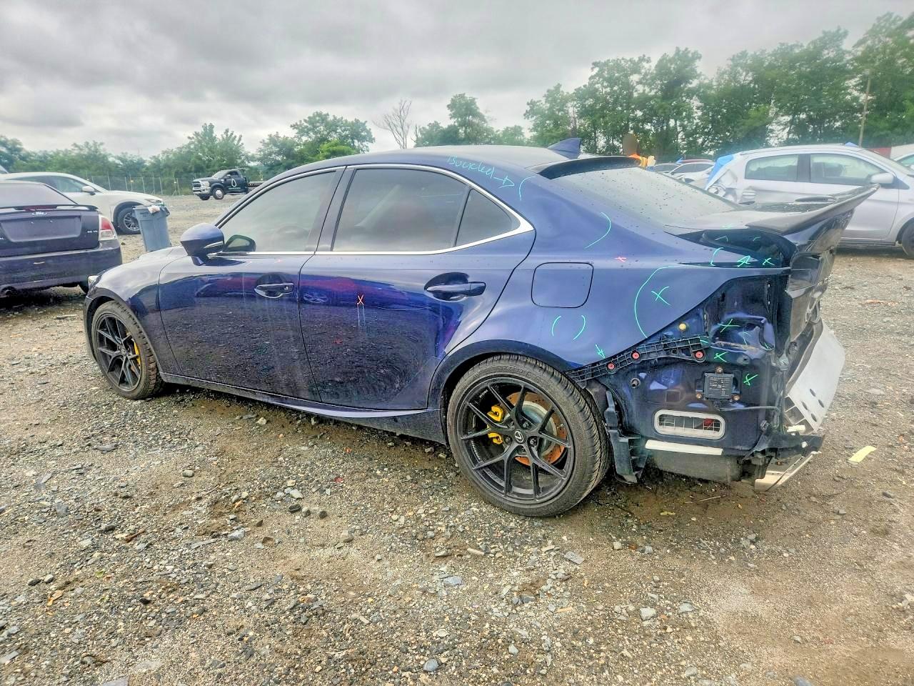 2017 LEXUS IS 300 — снимка 2