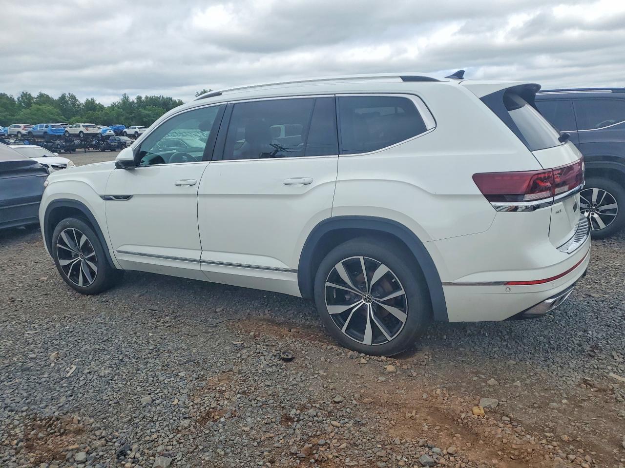 2024 VOLKSWAGEN ATLAS SEL PREMIUM R-LINE — снимка 2