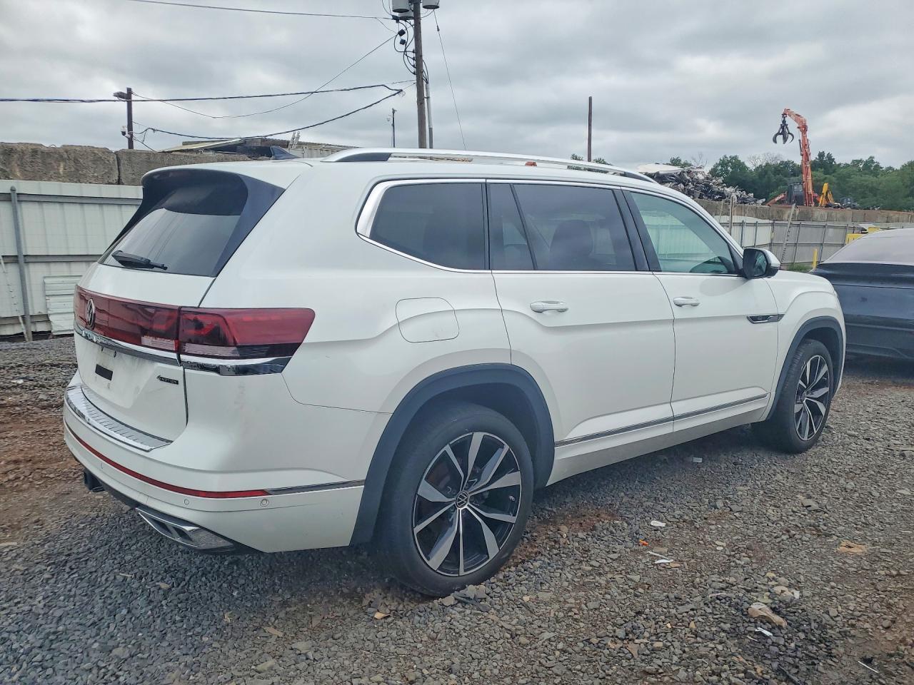 2024 VOLKSWAGEN ATLAS SEL PREMIUM R-LINE — снимка 3