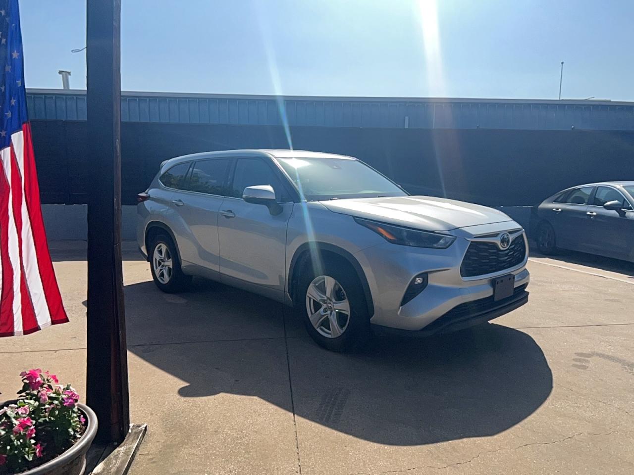 2022 TOYOTA HIGHLANDER LE