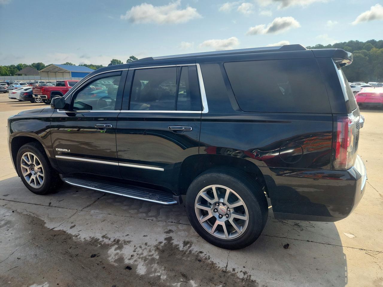 2017 GMC YUKON DENALI — снимка 2
