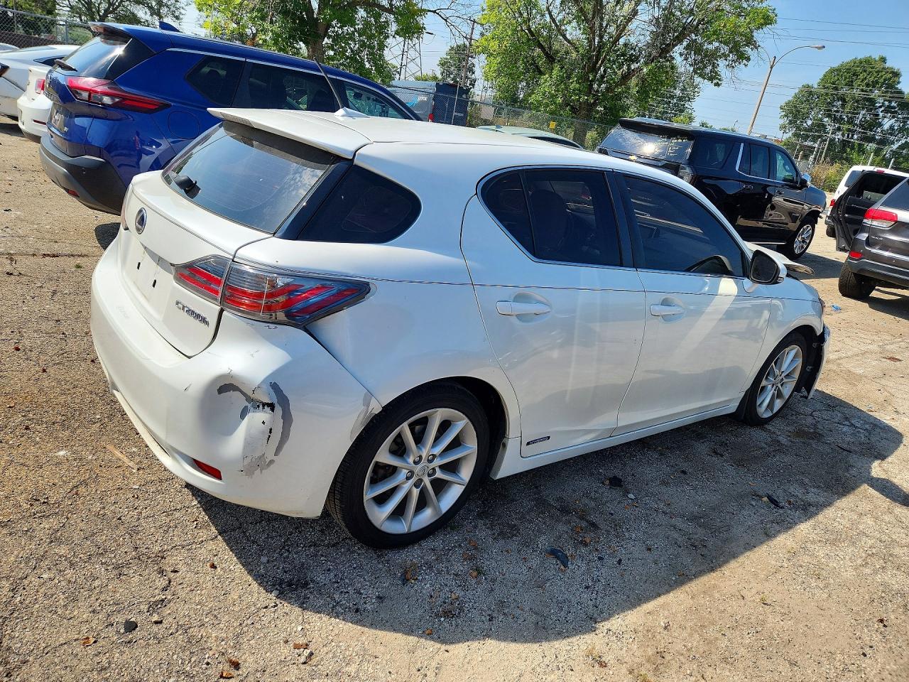 2013 LEXUS CT 200 — снимка 3