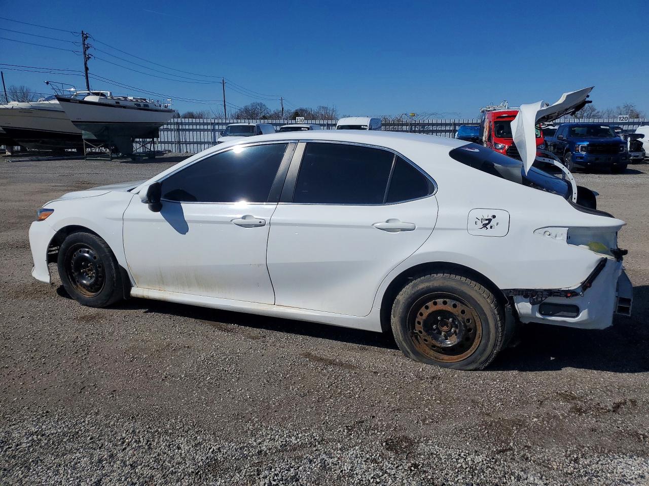 2019 TOYOTA CAMRY L — снимка 2
