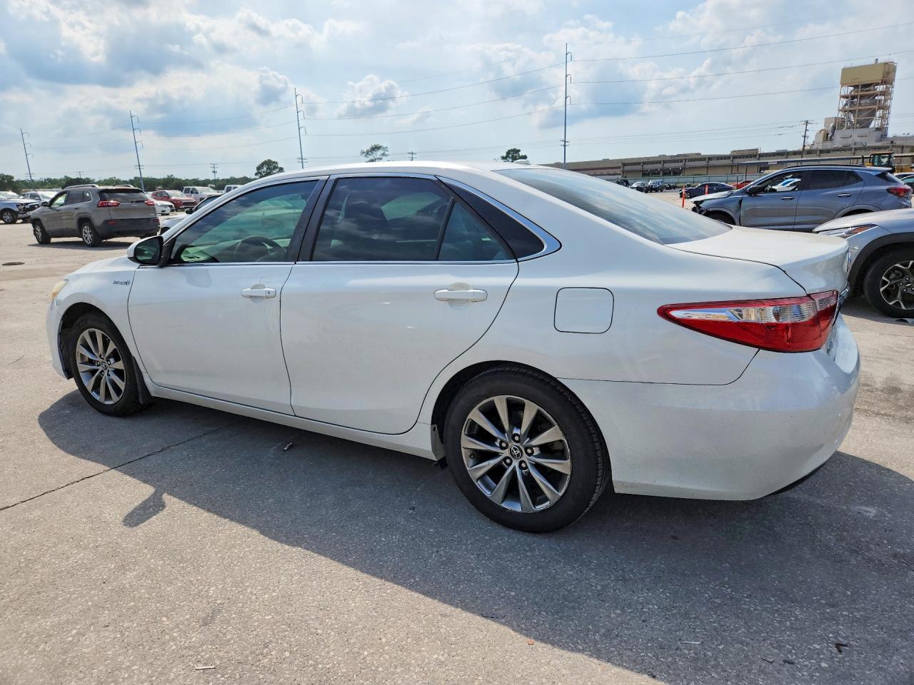 2015 TOYOTA CAMRY HYBRID XLE — снимка 2