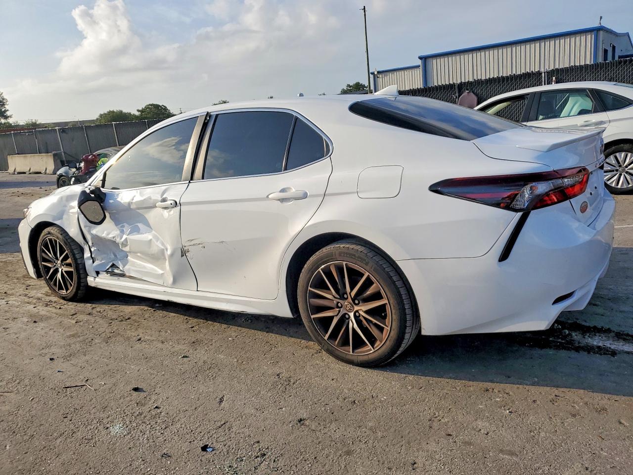 2022 TOYOTA CAMRY SE — снимка 2