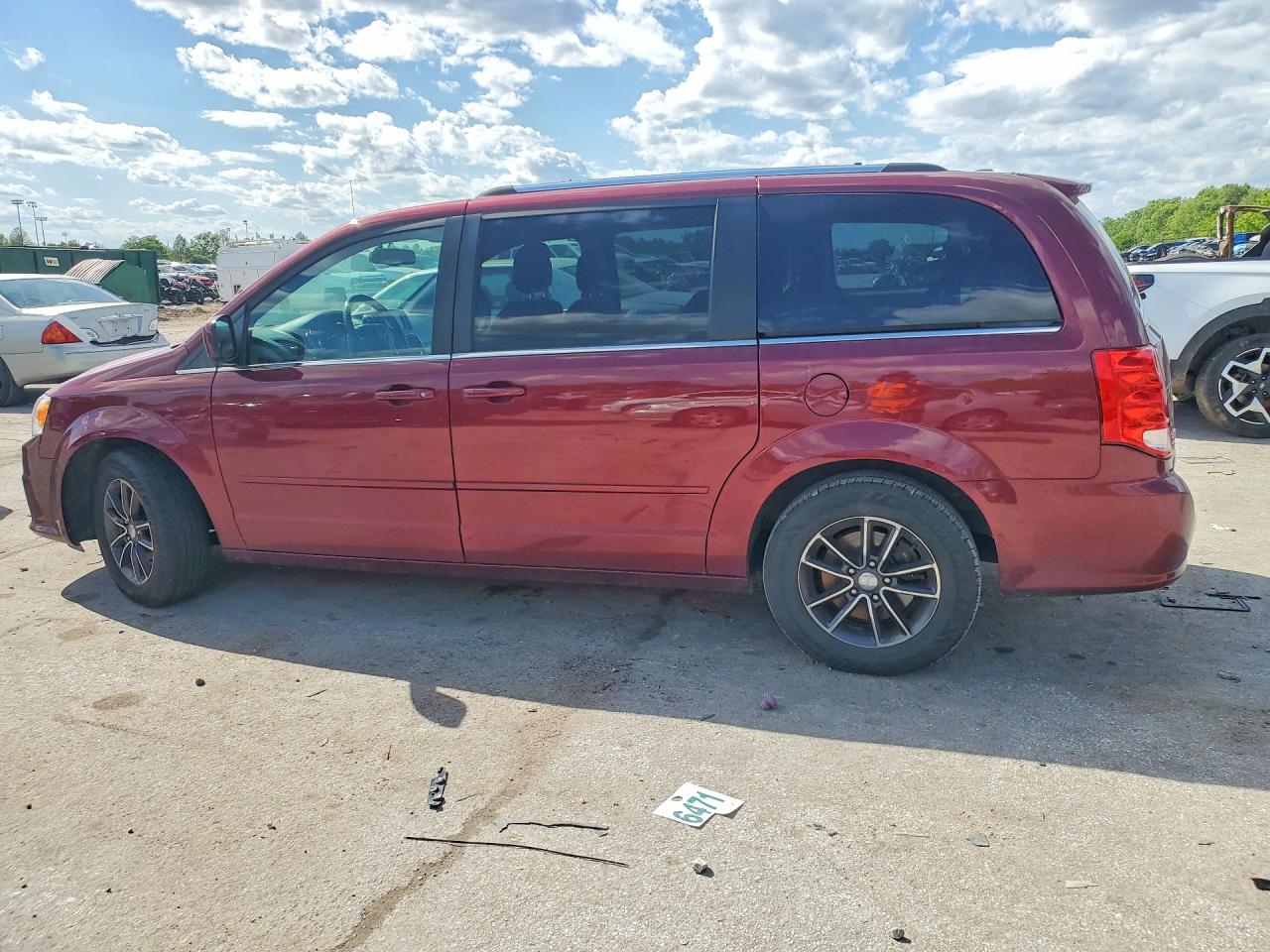 2017 DODGE GRAND CARAVAN SXT — снимка 2