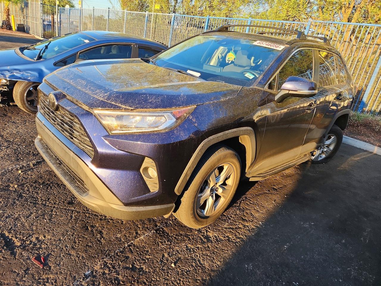 2020 TOYOTA RAV4 XLE