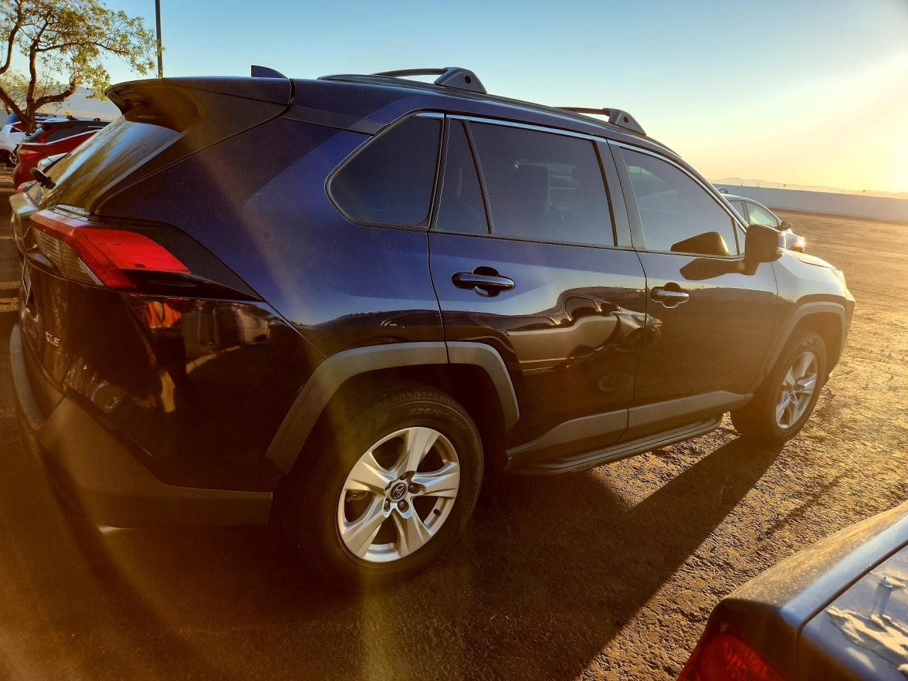 2020 TOYOTA RAV4 XLE — снимка 3