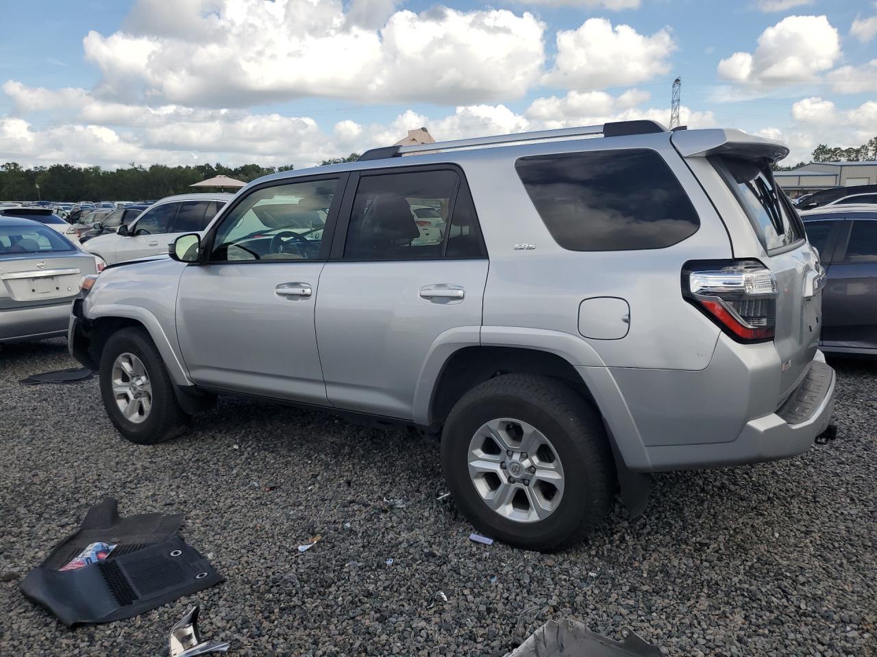 2023 TOYOTA 4RUNNER SR5 — снимка 2