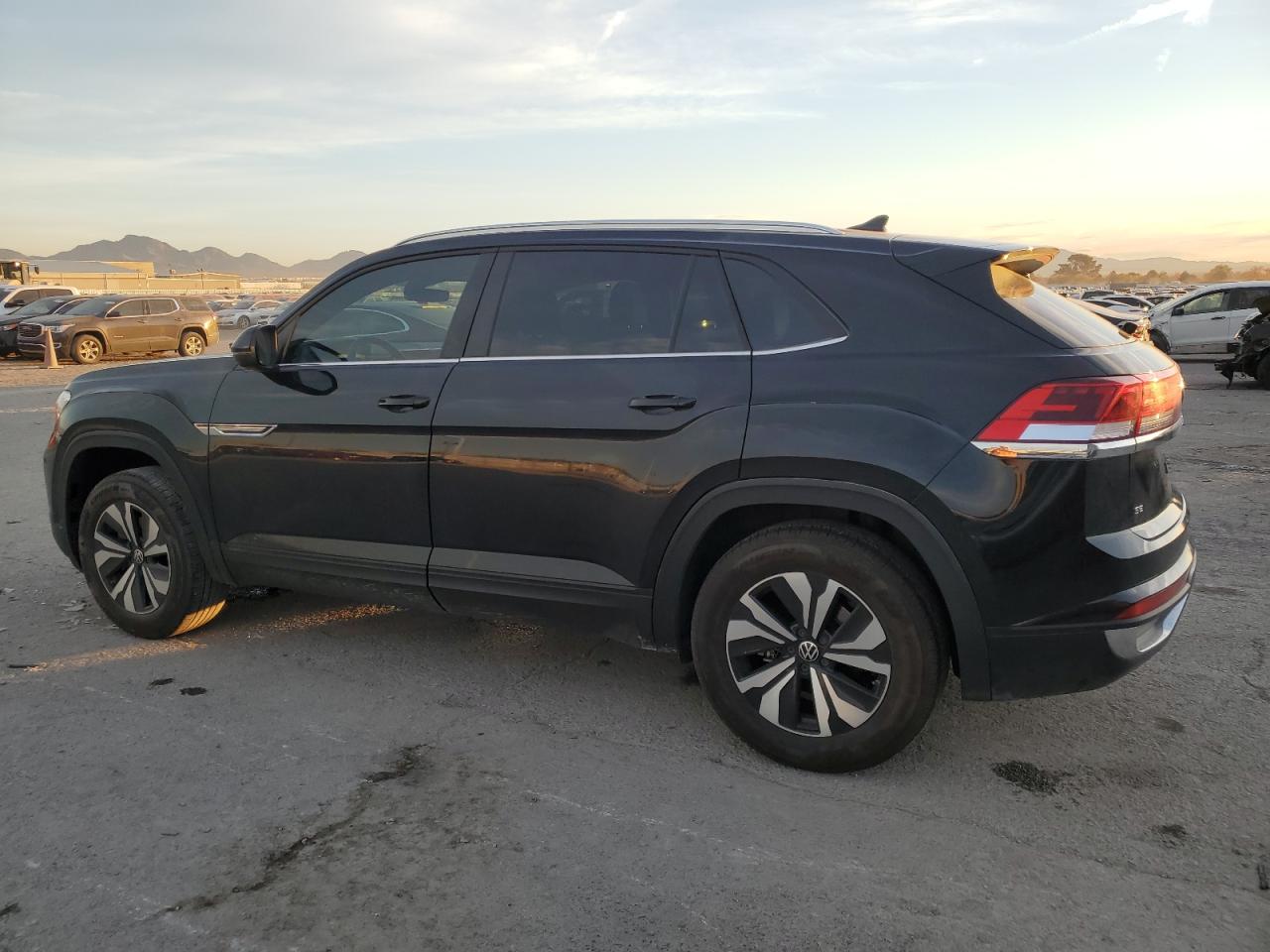 2024 VOLKSWAGEN ATLAS CROSS SPORT SE — снимка 2