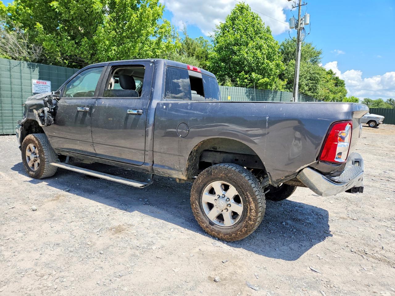 2015 RAM 2500 SLT — снимка 2