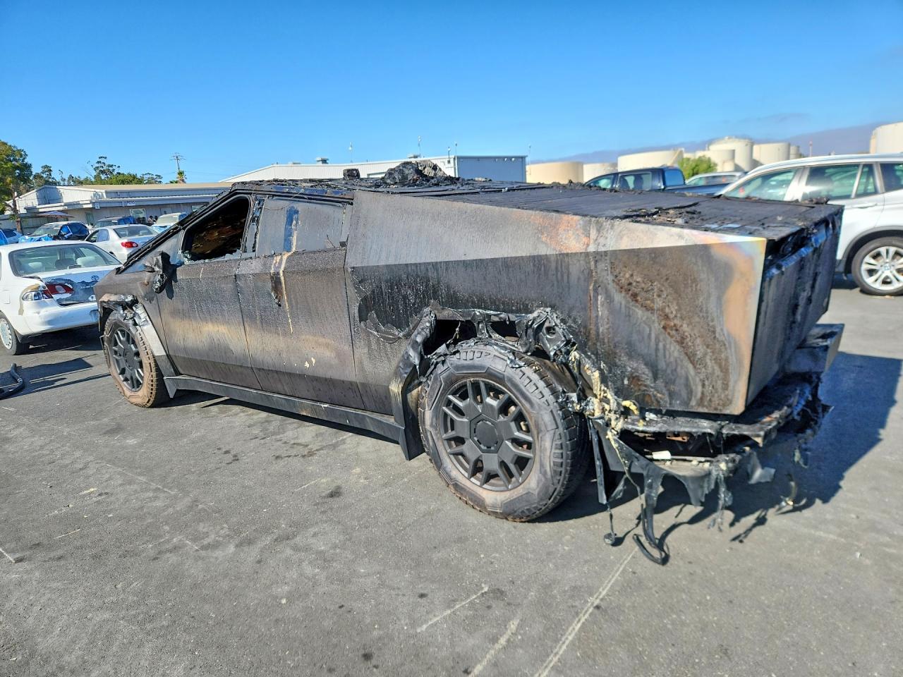 2024 TESLA CYBERTRUCK — снимка 2