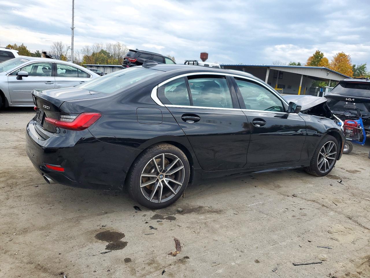 2021 BMW 330XI — photo 3