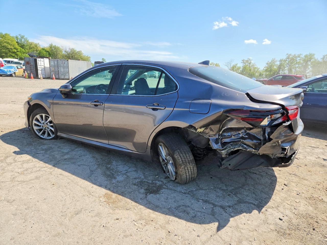 2022 TOYOTA CAMRY LE — снимка 2
